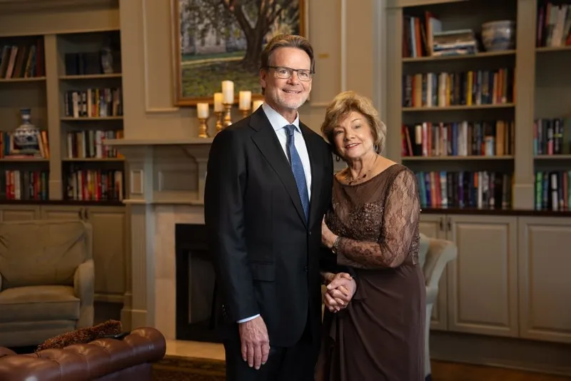 Packed dance floor at River House wedding reception